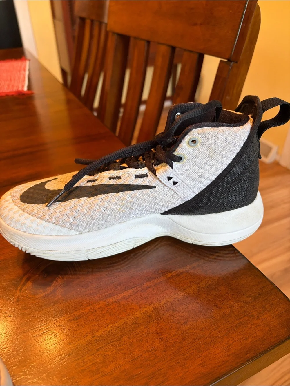 Nike Zoom Rize TB Basketball sneakers, boys size 6